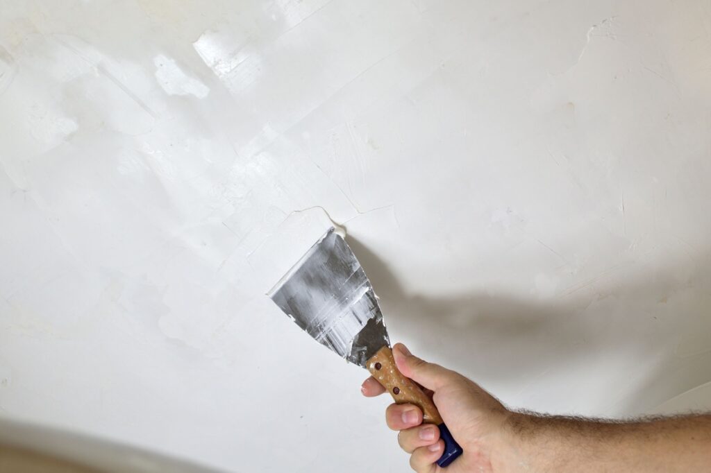 ¿Cómo arreglar un techo de escayola?